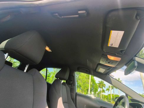 Used 2020 Toyota Corolla SE FWD image 37