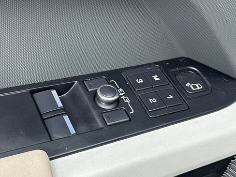 Used 2021 Land Rover Defender 90 First Edition image 15