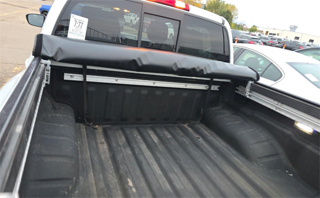 Used 2022 Nissan Frontier SV AWD/4WD image 11