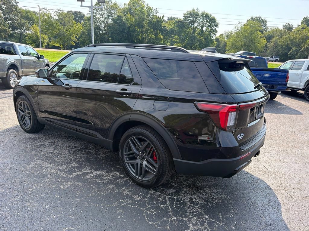 New 2026 Ford Explorer ST-Line w/ ST-Line Street Pack RWD image 5