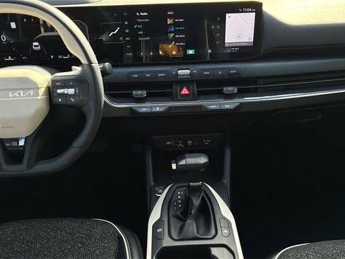 Certified 2025 Kia K4 GT-Line image 19