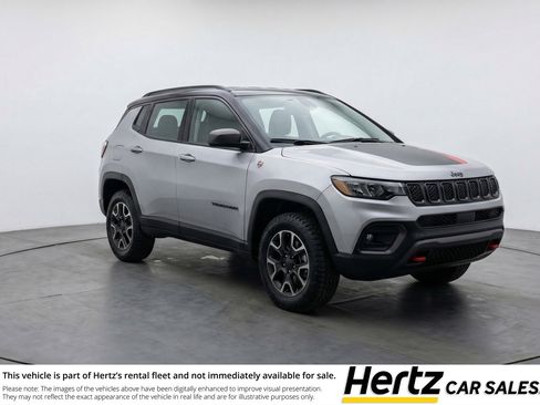 Used 2025 Jeep Compass Trailhawk AWD/4WD image 1