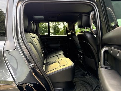 Certified 2025 Land Rover Defender 110 X-Dynamic SE AWD/4WD image 18