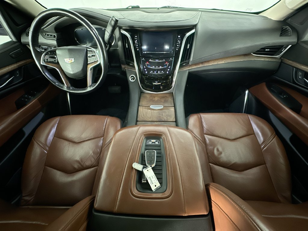 Used 2020 Cadillac Escalade Premium Luxury AWD/4WD image 10