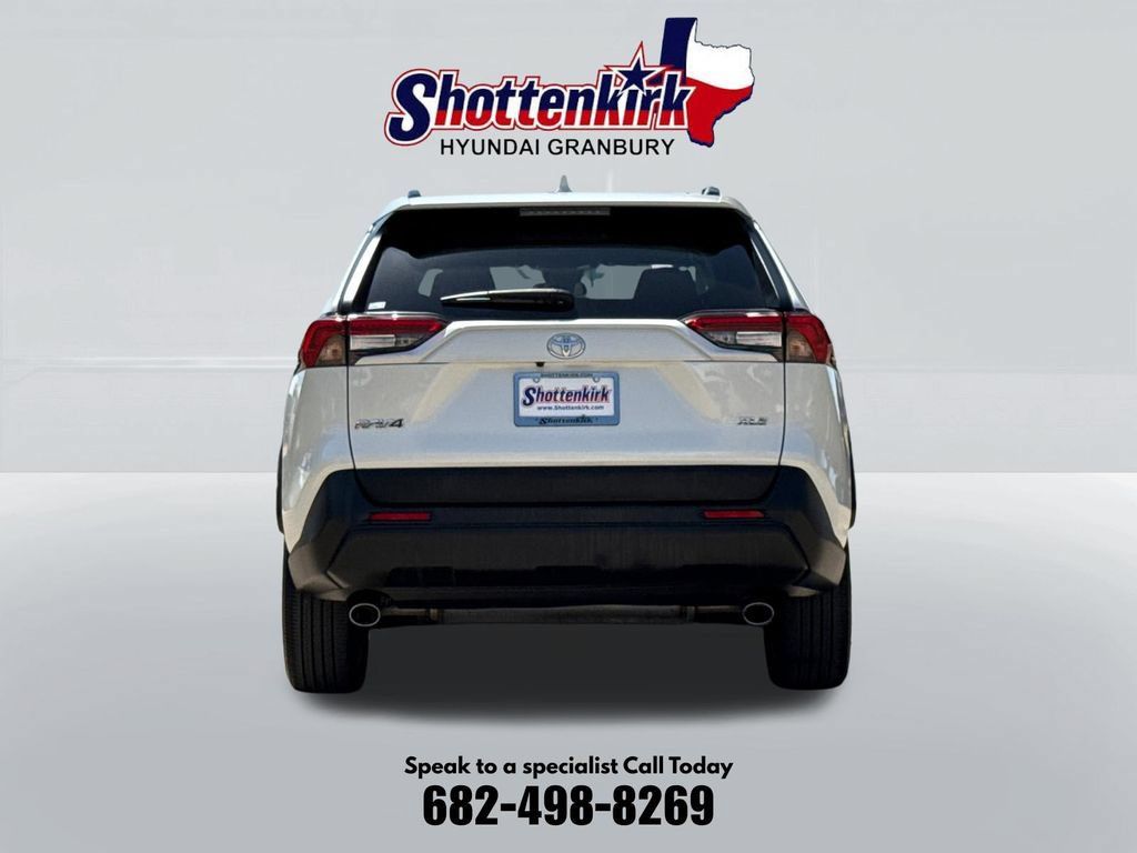 Used 2021 Toyota RAV4 XLE Premium FWD image 7