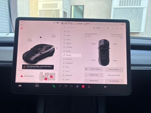 Used 2021 Tesla Model Y Long Range image 14