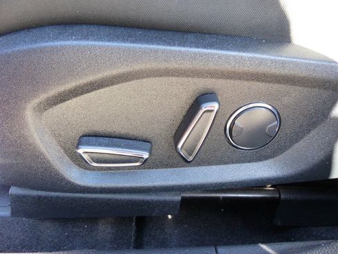 Used 2020 Ford Fusion SE FWD image 23