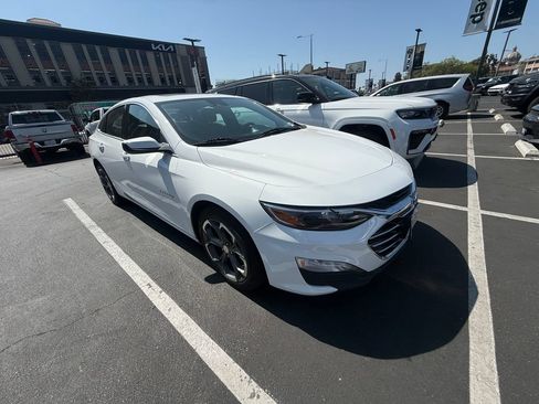 Used 2024 Chevrolet Malibu LT FWD image 3