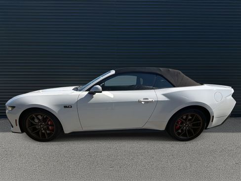 Used 2025 Ford Mustang GT Premium image 2