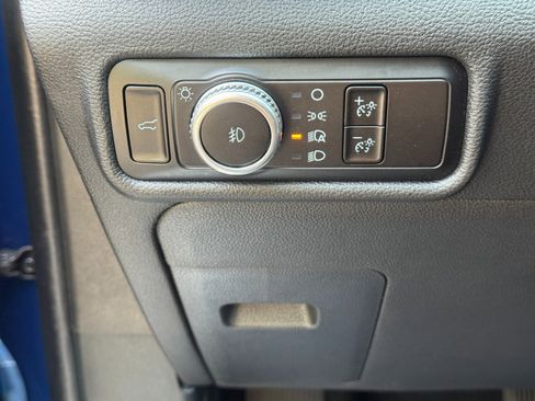 Used 2023 Ford Explorer Limited w/ Limited Technology Package RWD image 18