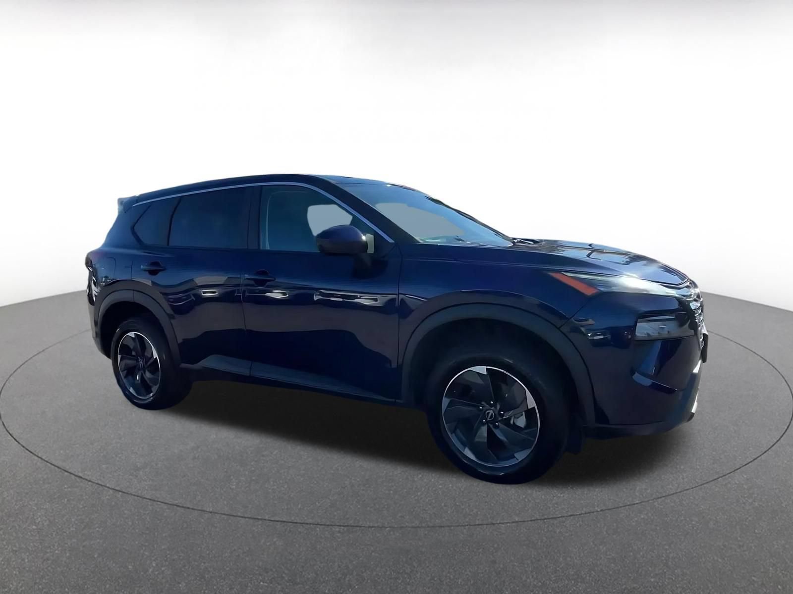 Used 2025 Nissan Rogue SV AWD/4WD image 2