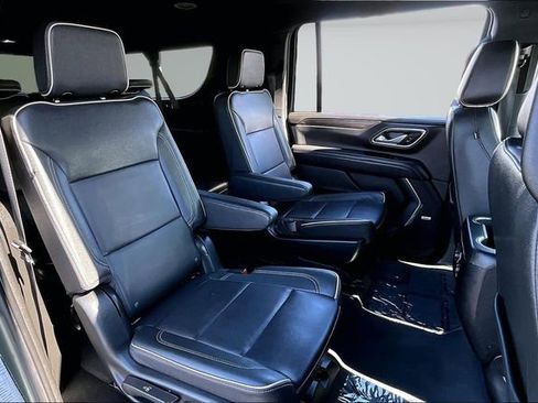 Used 2023 Chevrolet Suburban Premier image 25