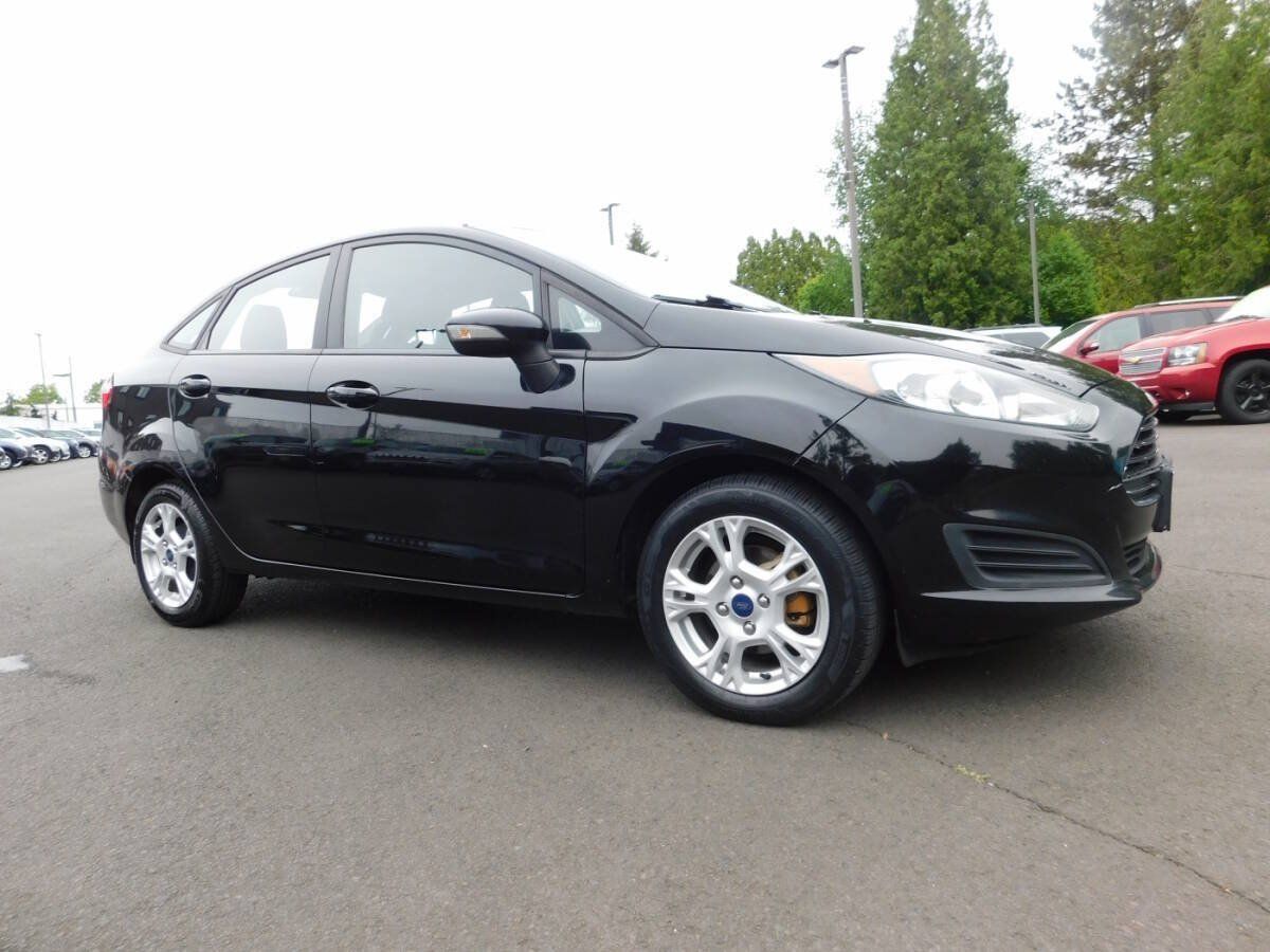 Used 2016 Ford Fiesta SE FWD image 1