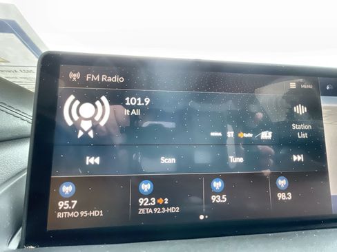 Used 2023 Acura MDX w/ Technology Package FWD image 13