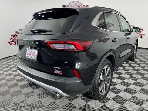 Used 2025 Ford Escape Platinum w/ Premium Technology Package AWD/4WD image 30