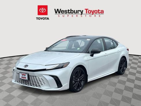 Used 2025 Toyota Camry XSE image 3