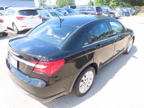 Used 2013 Chrysler 200 LX FWD image 23