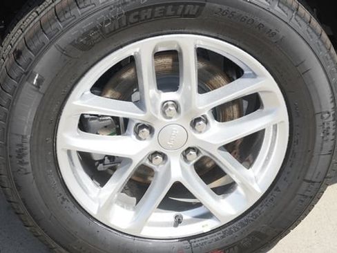 New 2026 Jeep Grand Cherokee Laredo X RWD image 11