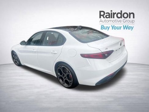 Used 2023 Alfa Romeo Giulia Veloce image 35