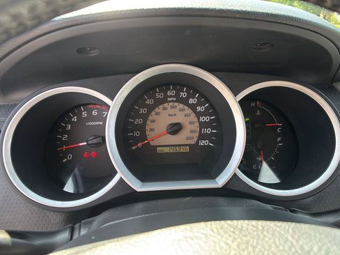 Used 2011 Toyota Tacoma 4x4 Double Cab w/ SR5 Pkg #2 image 3