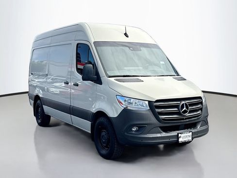 Used 2021 Mercedes-Benz Sprinter 2500 image 2