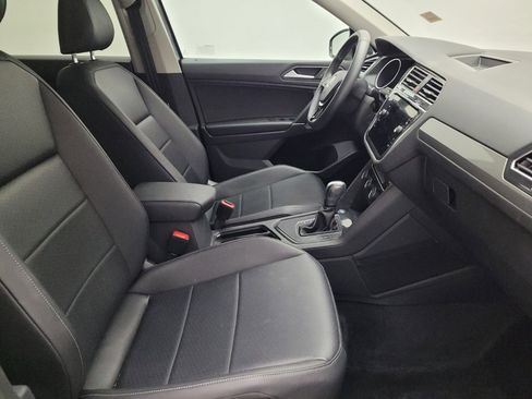Used 2020 Volkswagen Tiguan SE w/ Panoramic Sunroof Package FWD image 21