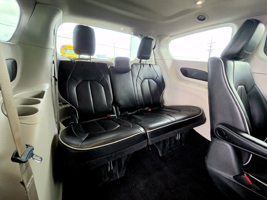 Used 2023 Chrysler Pacifica Limited FWD image 76