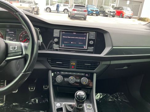 Used 2019 Volkswagen Jetta GLI image 11