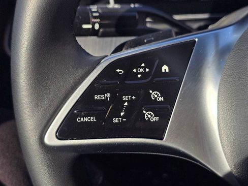 Used 2025 Mercedes-Benz C 300 4MATIC Sedan image 32