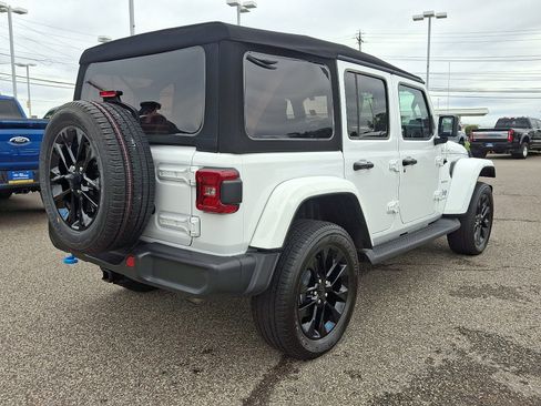 Used 2023 Jeep Wrangler Sahara w/ Cold Weather Group image 10