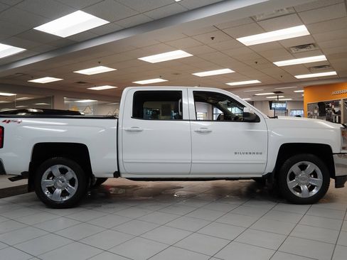 Used 2018 Chevrolet Silverado 1500 LT w/ LT Eassist Package image 11