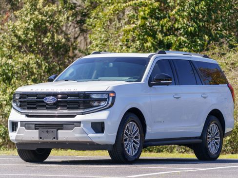 Used 2026 Ford Expedition Platinum image 43
