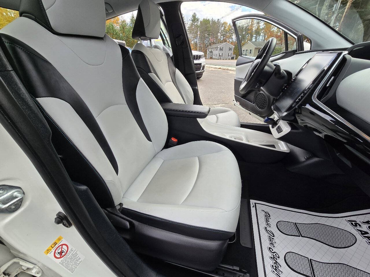 Used 2017 Toyota Prius Prime Premium w/ Carpet Mat Package FWD image 22