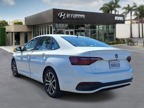 Used 2022 Volkswagen Jetta Sport image 5