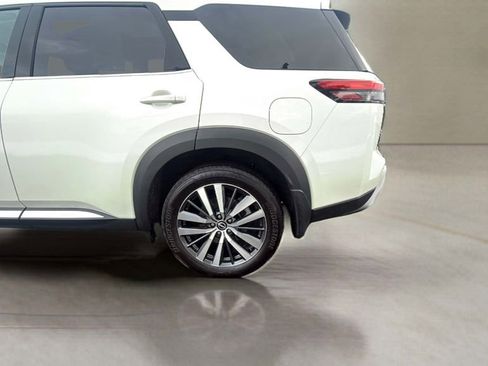 Used 2022 Nissan Pathfinder Platinum w/ Cargo Package image 18