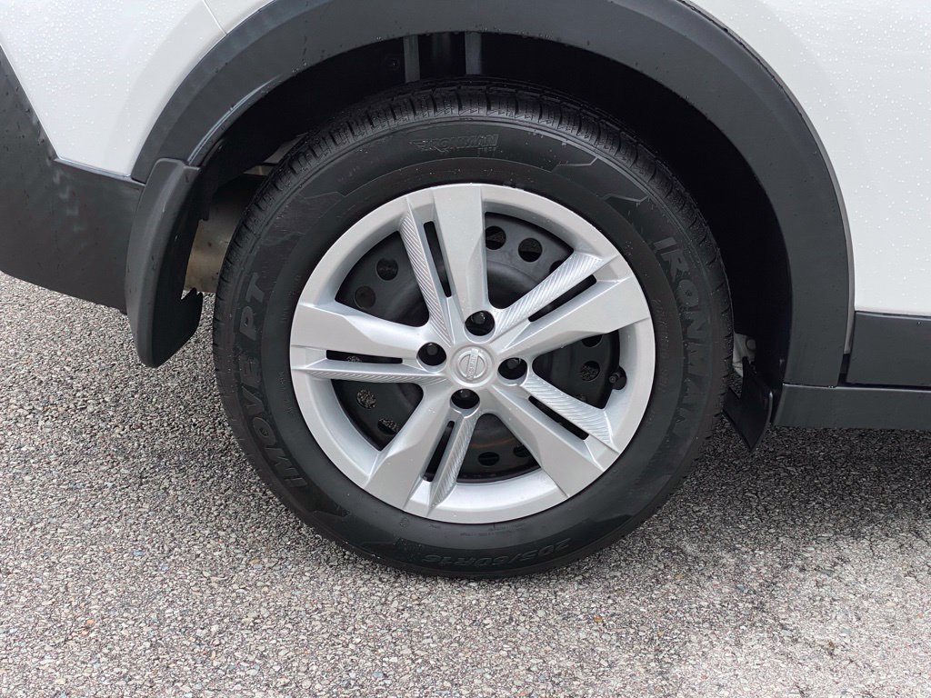 Used 2020 Nissan Kicks S FWD image 10