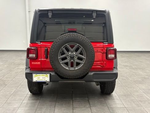 Used 2025 Jeep Wrangler Unlimited Sport AWD/4WD image 3