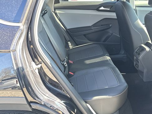 Used 2022 Volkswagen Taos SE image 15