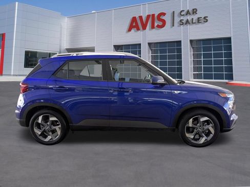 Used 2025 Hyundai Venue SEL FWD image 7