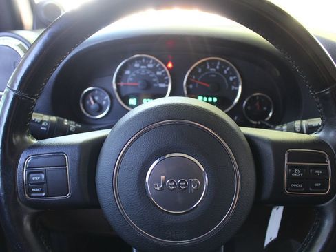 Used 2013 Jeep Wrangler Unlimited Rubicon AWD/4WD image 25
