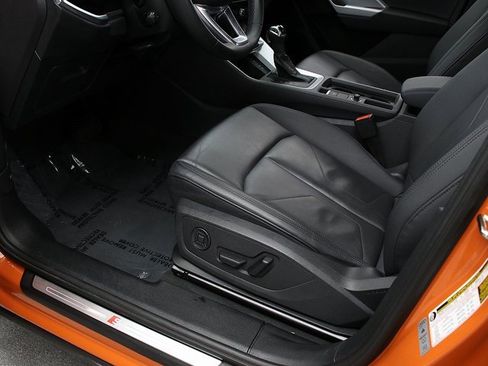 Used 2025 Audi Q3 2.0T Premium image 23