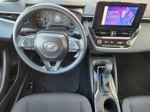 Used 2025 Toyota Corolla LE image 28