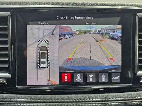 Used 2021 Chrysler Pacifica Limited w/ Premium & Safety Sphere Group FWD image 24