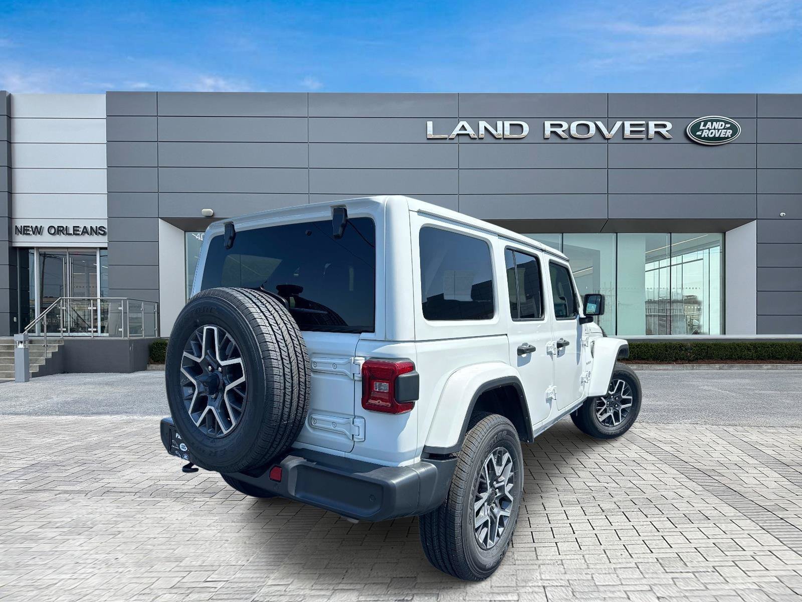 Used 2024 Jeep Wrangler Unlimited Sahara w/ Safety Group AWD/4WD image 6