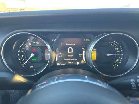 Used 2022 Jeep Wrangler Unlimited Sahara AWD/4WD image 20