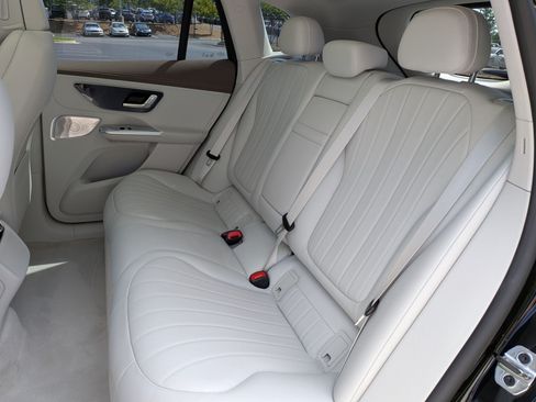 Certified 2023 Mercedes-Benz EQE 500 4MATIC SUV image 31