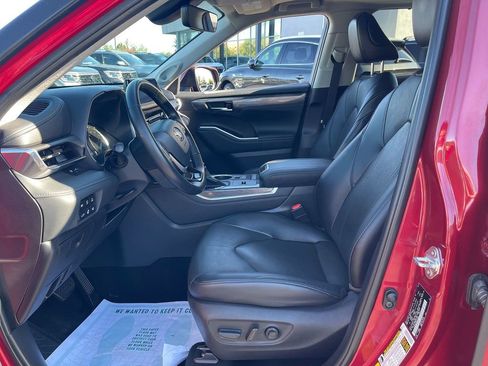 Used 2022 Toyota Highlander Limited image 9