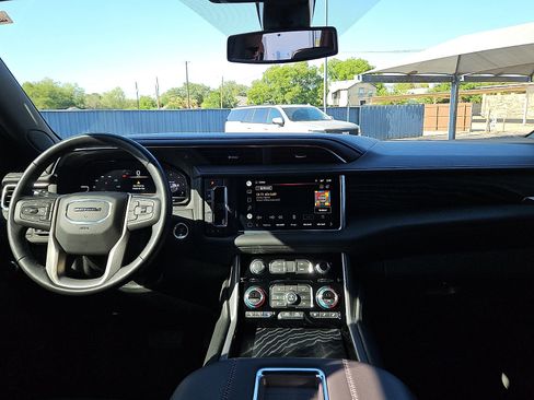 Used 2022 GMC Yukon Denali AWD/4WD image 7