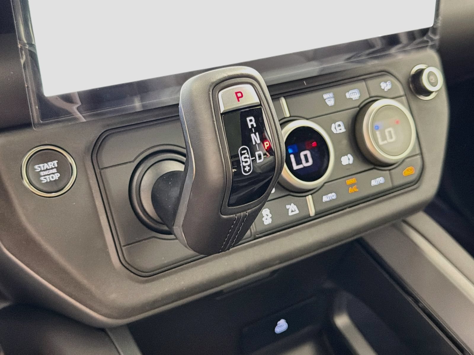 New 2026 Land Rover Defender 130 X-Dynamic SE AWD/4WD image 16