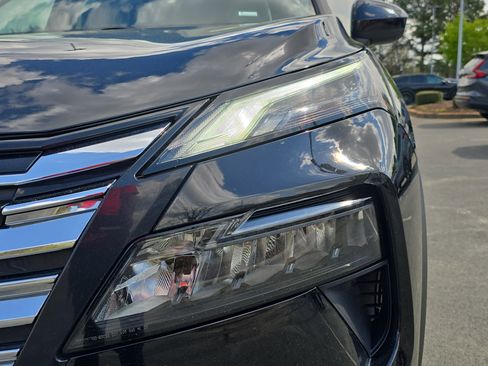 Used 2024 Nissan Rogue SV image 31